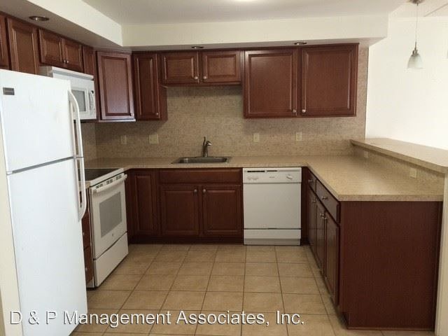 2nd image of 1932 Mary St APT 4A