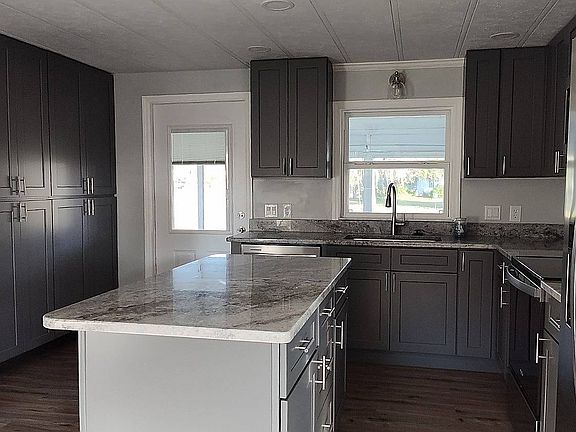 5th image of 2100 Grand Traverse Cir