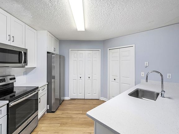 2nd image of 800 Ironwood Dr Unit 812