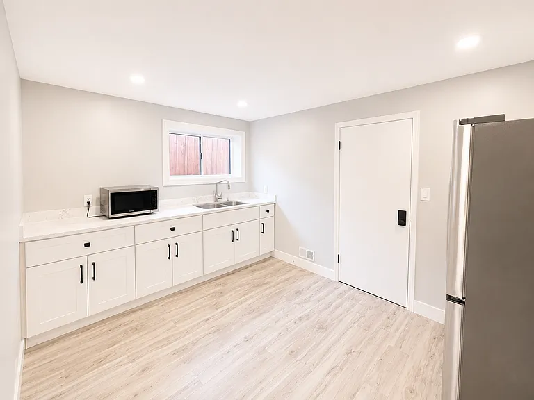 2442 E 19th Ave — Photo 27