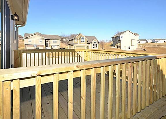 5th image of 18400 Rock Rdg N