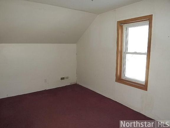 5th image of 1931 Cottage Ave E