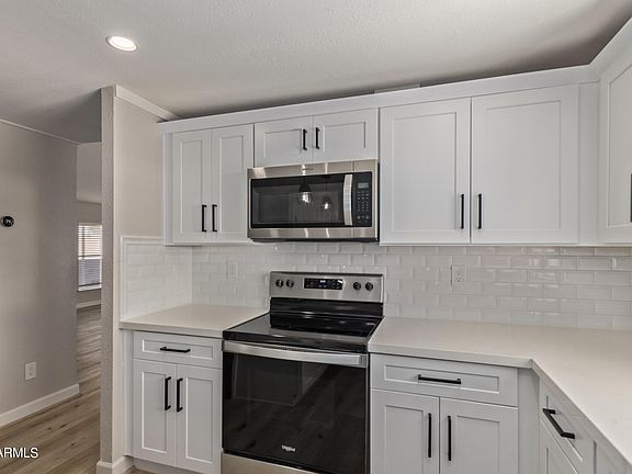 4th image of 830 S Evangeline Avenue