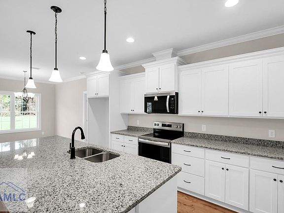 4th image of 2049 Photonia Ave