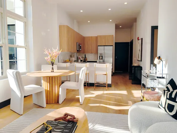 Lexington on Broadway