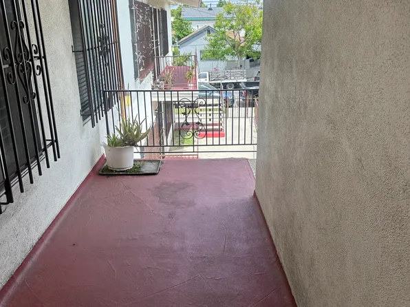 901 W 61st St #8, Los Angeles, CA 90044