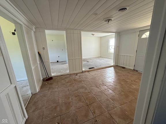 4th image of 5460 E 30th St