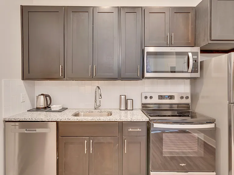28 W 19th St #100 — Photo 14