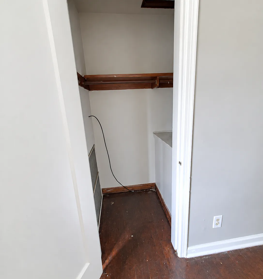 736 S. Chesterfield Rd - Apartment B — Photo 4