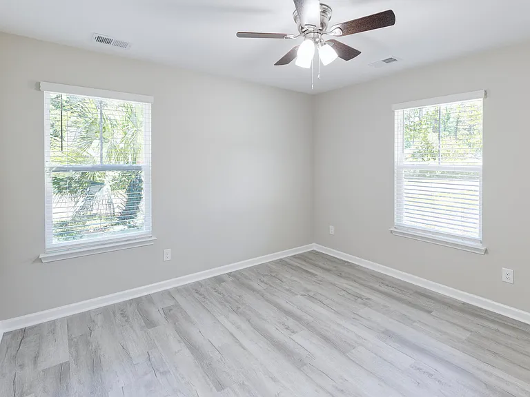 207 Woodlawn St — Photo 23