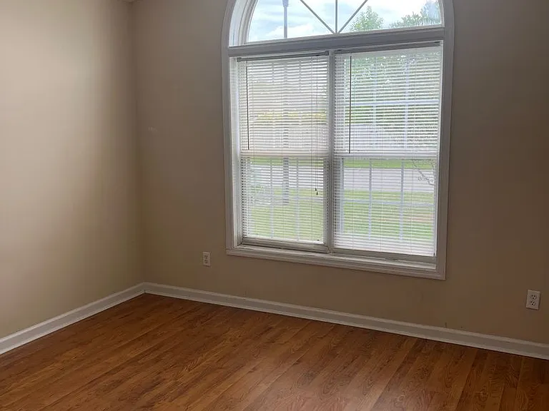 901 Clydesdale — Photo 13