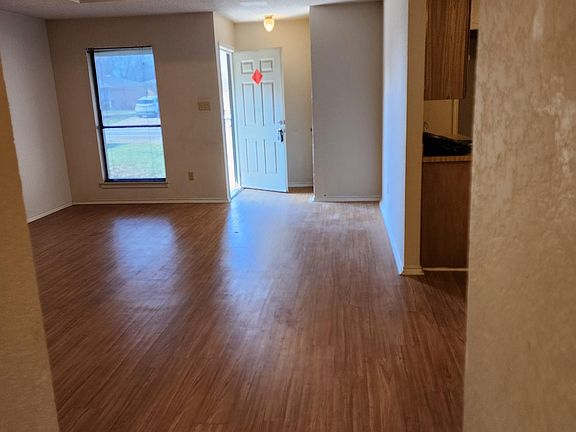 3rd image of 3719 Hulen Park Cir