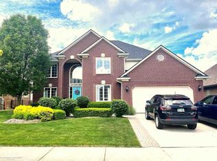 21315 John Dr, Macomb, MI 48044