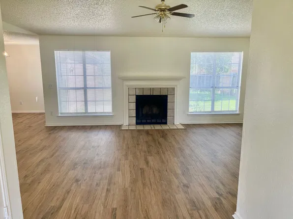 1414 Middleton Dr, Cedar Hill, TX 75104