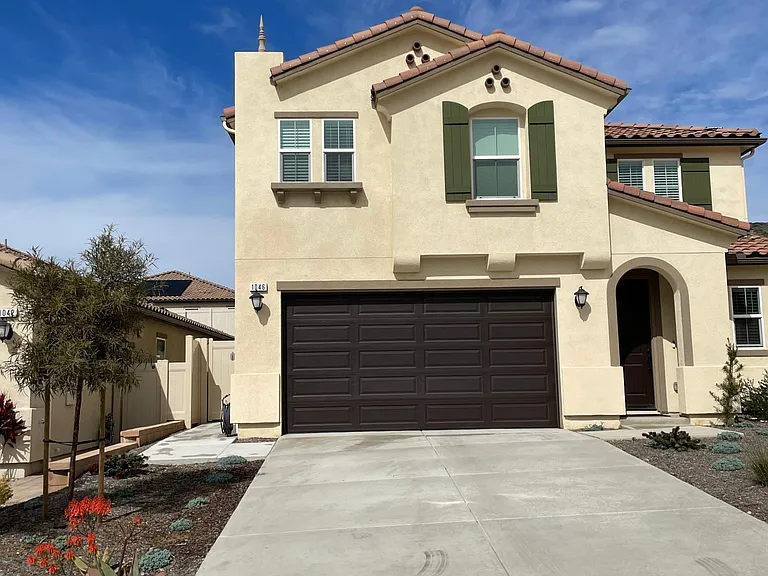 1046 Crestline Rd — Photo 1