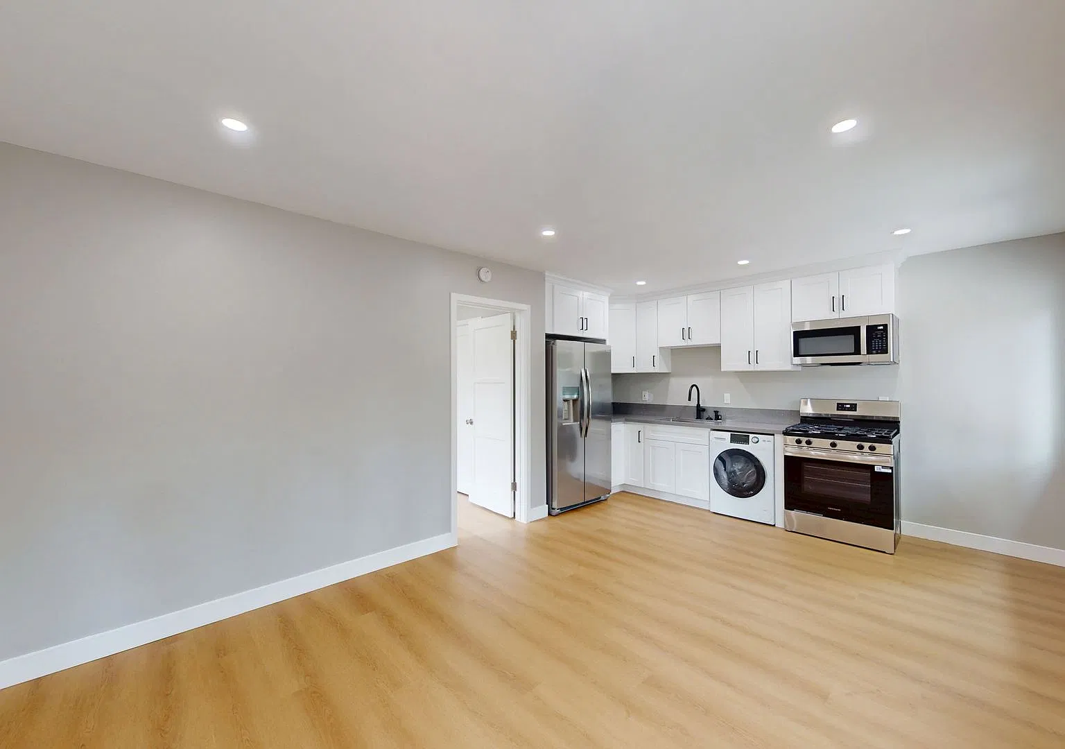 Renovated 1 bedroom 1 bath Apartment in Pasadena with in unit laundry, and reserved parking! — Photo 1