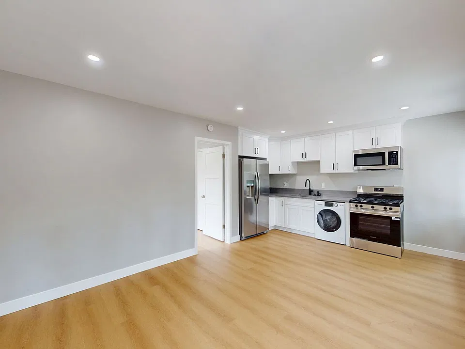 Renovated 1 bedroom 1 bath Apartment in Pasadena with in unit laundry, and reserved parking!