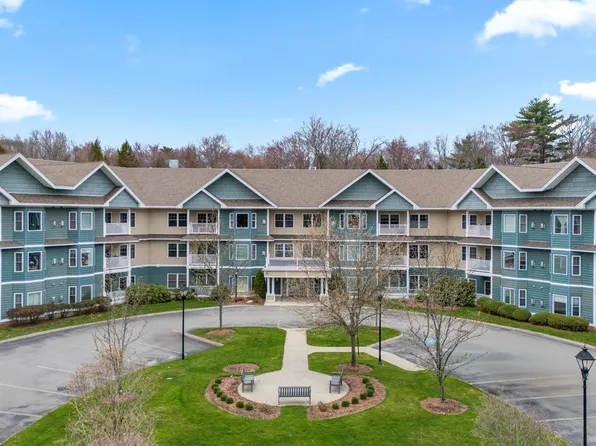 65 Hawthorne Drive #207, Bedford, NH 03110