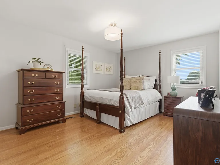 104 Westchester Ave SW — Photo 9