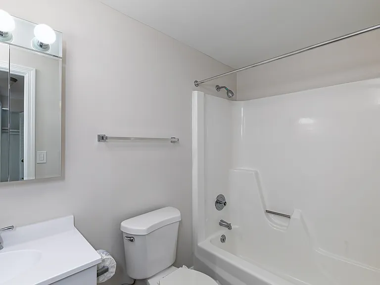 Ridgefield Apartments — Photo 6