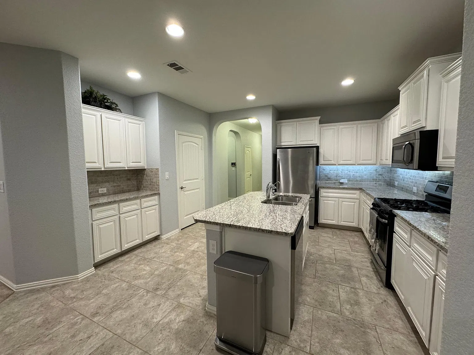 6704 Colony Rd — Photo 2