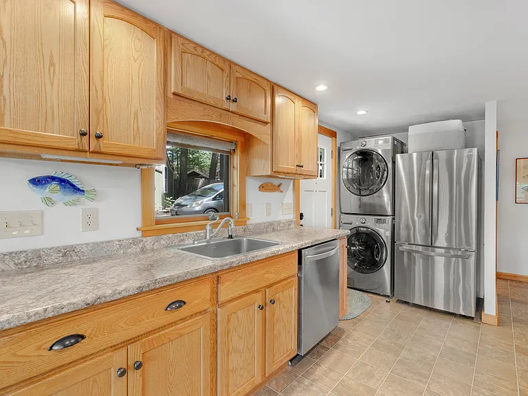 120 Anglers Rd — Photo 7