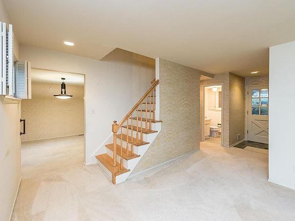 4th image of 1621 Hillridge Blvd