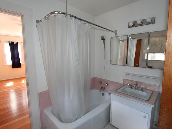 5th image of 216 Olive St