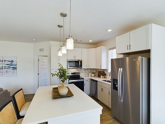 4th image of 200 Brooklawn St #2B-2Ba-1084Sqft