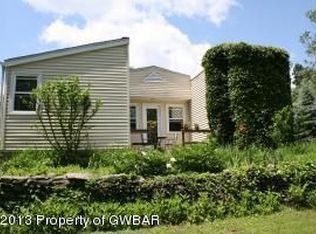 184 Oakdale Dr, Hunlock Creek, PA 18621