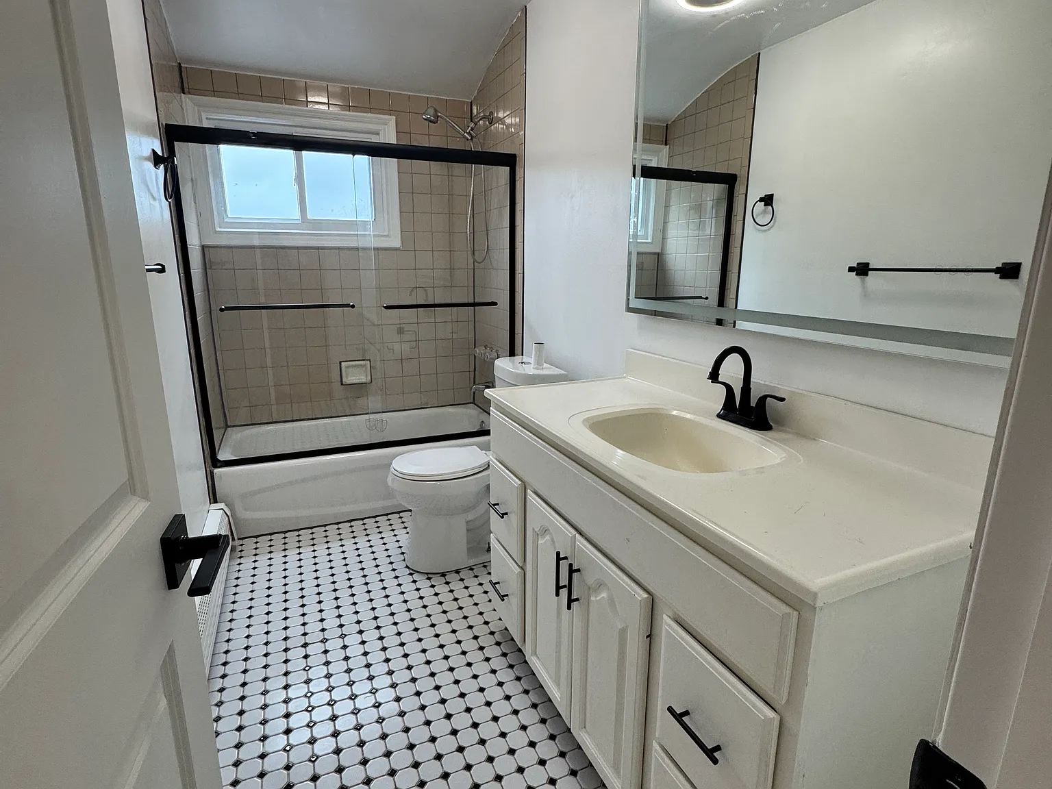 3 bed, $3,800 — Photo 3