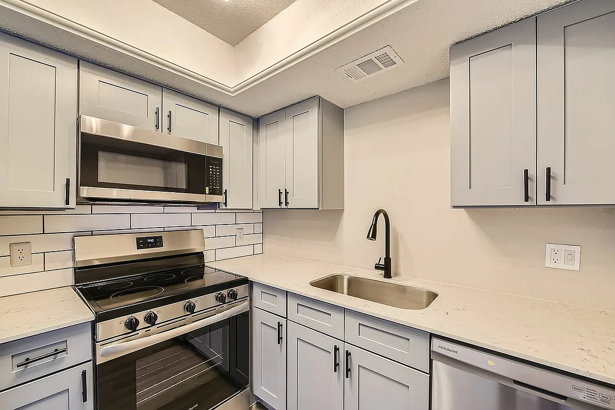 Building Photo - Rise Spring Pointe