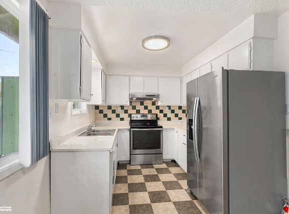 5th image of 835 N Park St #2