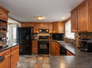 325 Gillette Ave, Springfield, MA 01118