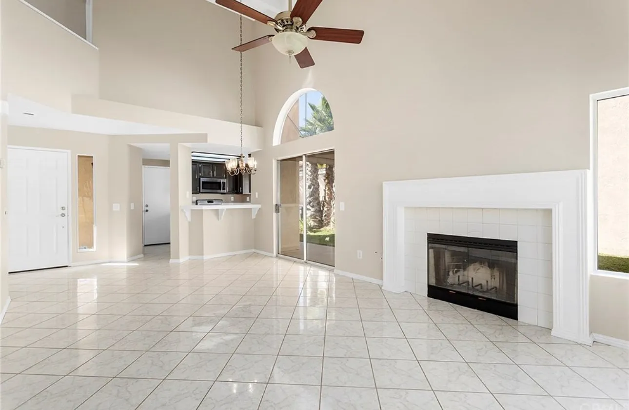 3 bed, 2.5 bath, 1202 sqft, $3,250 — Photo 3