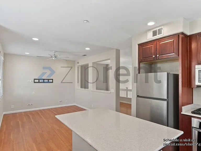 1076 Sapphire Ter — Photo 22