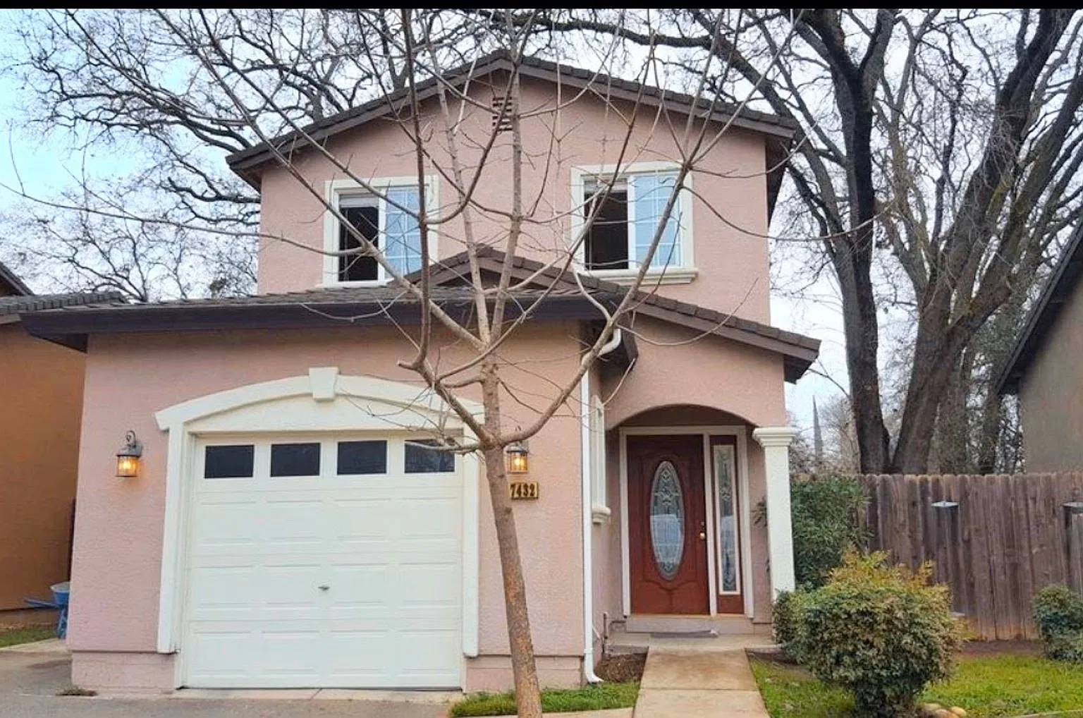 Adorable 3 bedroom 2.5 Bath Unit for Rent — Photo 1