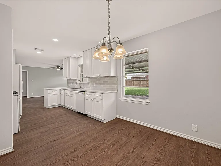 6727 Grovewood Ln — Photo 15