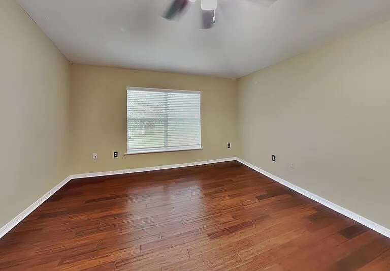1952 Alambra Cir — Photo 10