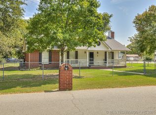 318 Delaware St, Catoosa, OK 74015