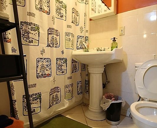2nd image of 43 Underhill Ave #2DDD