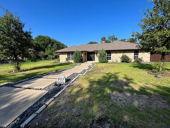 2nd image of 823 Northlake Dr