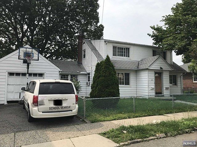 2nd image of 225 Malcolm Ave