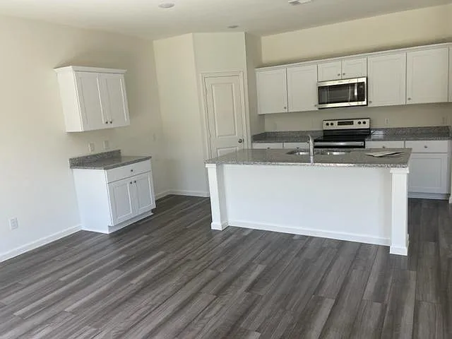 4 bed, 2260 sqft, $2,150 — Photo 4