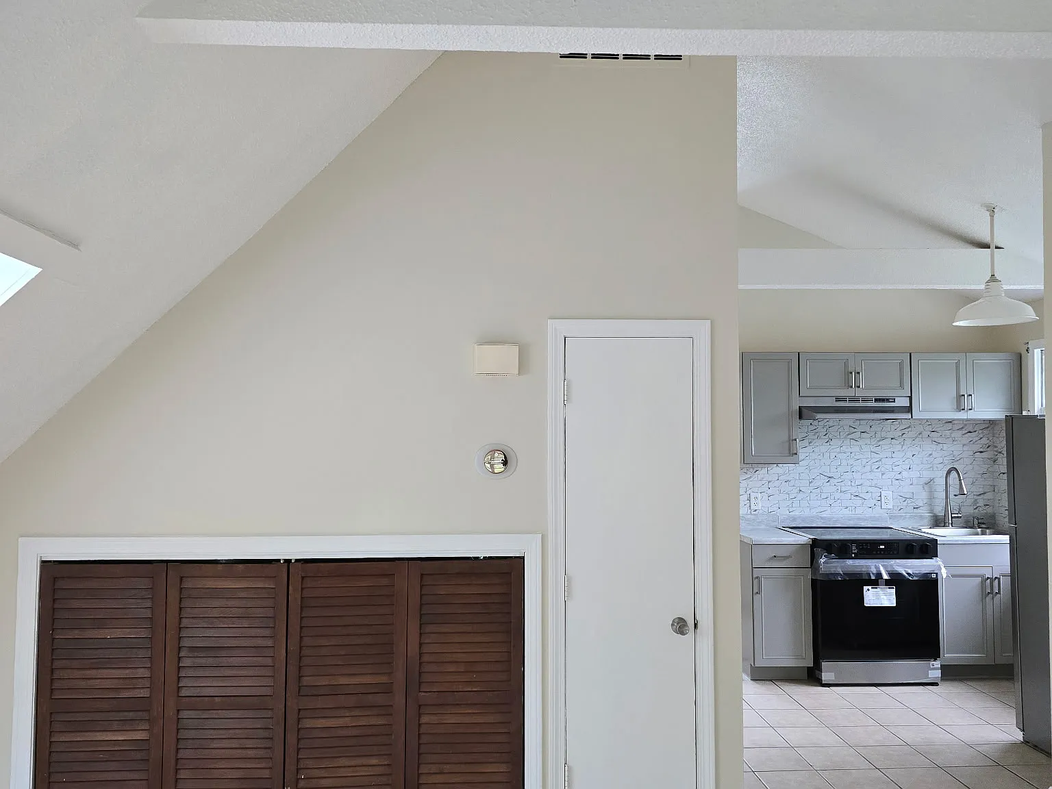 1 bed, 1882 sqft, $1,300 — Photo 3