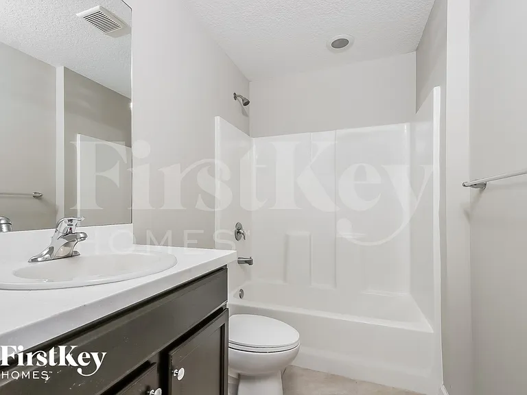 623 SW Homeland Rd — Photo 13