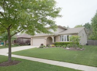 3211 Navajo Dr, New Lenox, IL 60451