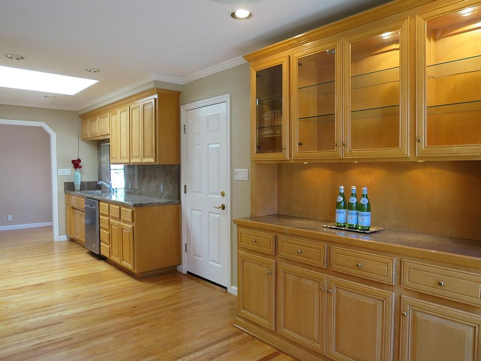 1st image of 347 Montclair Dr