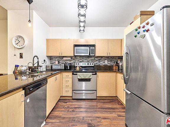 5th image of 630 W 6th St APT 313