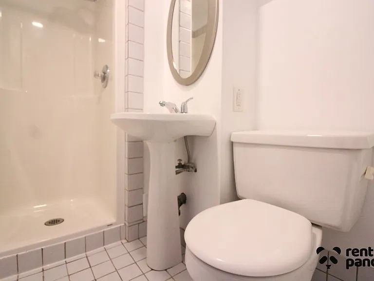336 Harold St N #3 — Photo 5